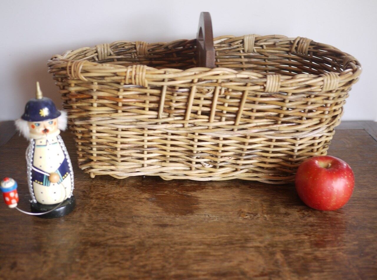 仕切りハンドルの籐バスケット ドイツヴィンテージ