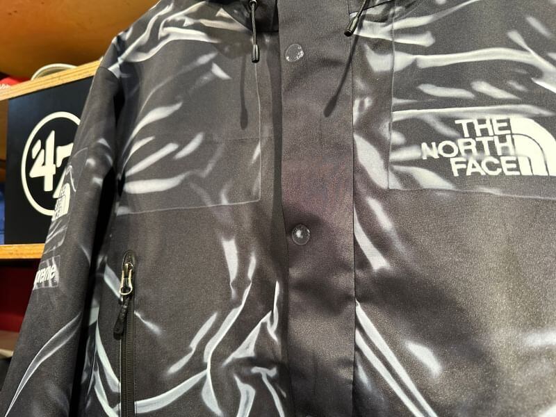 Supreme × THE NORTH FACE Trompe L'oeil Printed Taped Seam Shell