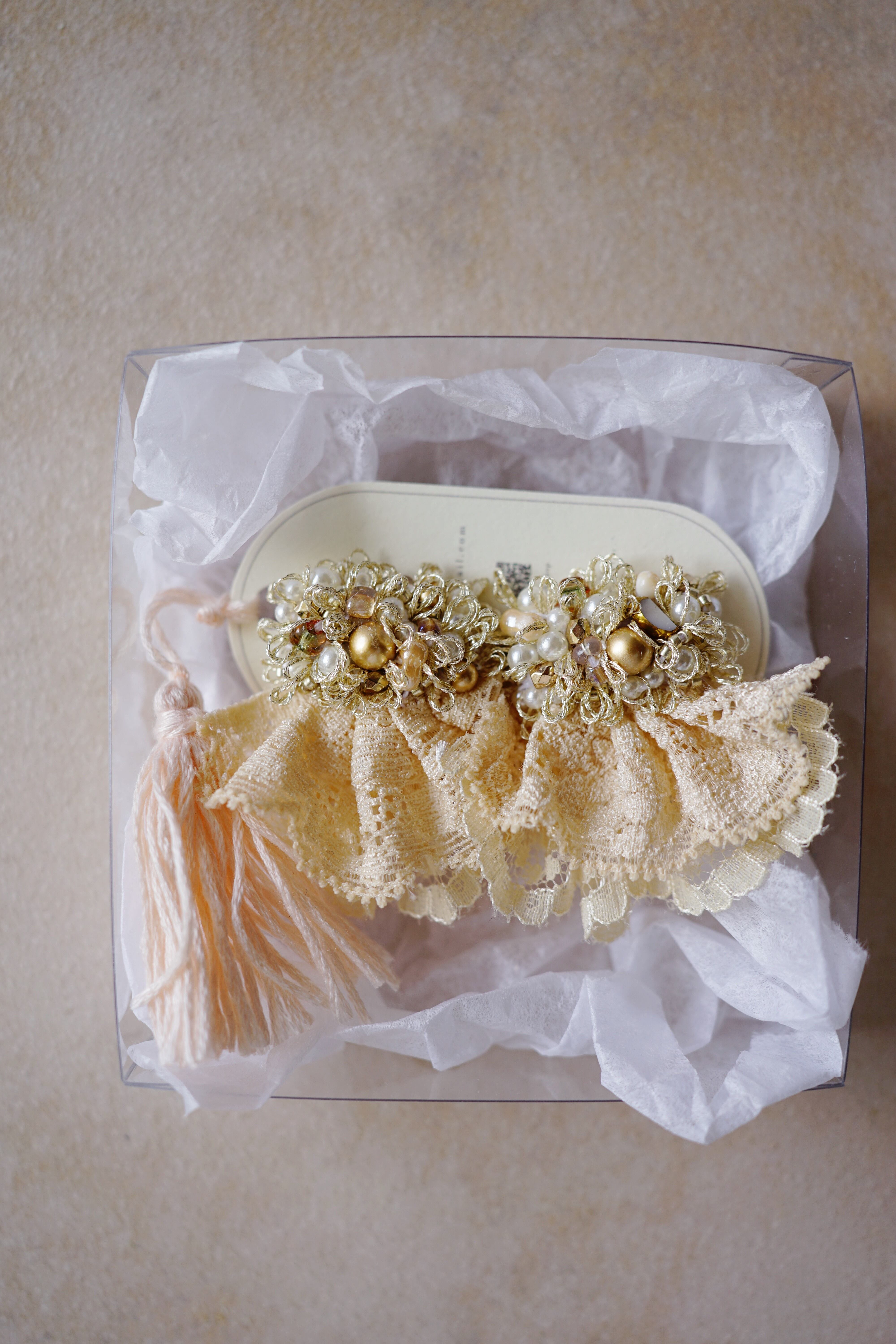 cream beige lace / イヤリング