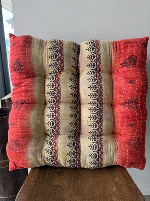 インド　ヴィンテージ　キルト　クッション　猫座布団　 CAT105