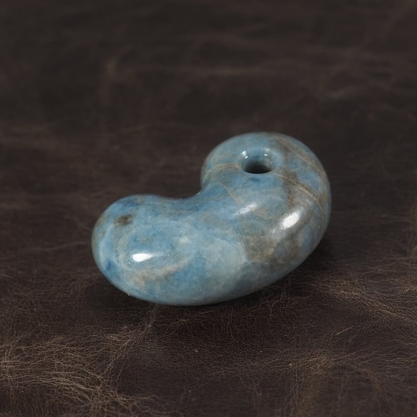 糸魚川翡翠 コン沢 青翡翠 大きめの勾玉 28.1g Itoigawa Blue Jadeite