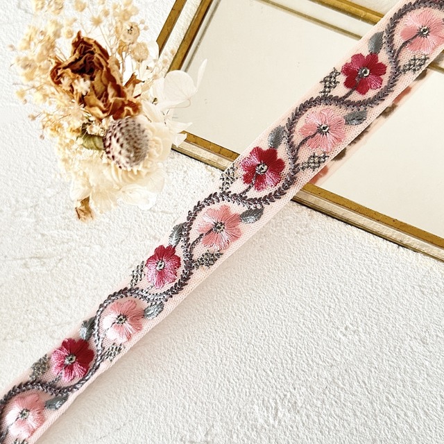 キャンディフィズ　[ピンクレッド]　インド刺繍リボン 3263