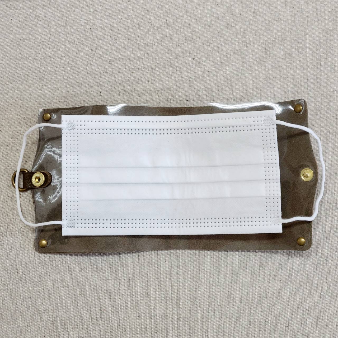 レザーマスクカバー小(カーキ)【HASAMU】 不織布マスク用 ビニール仕様 Le Coeur