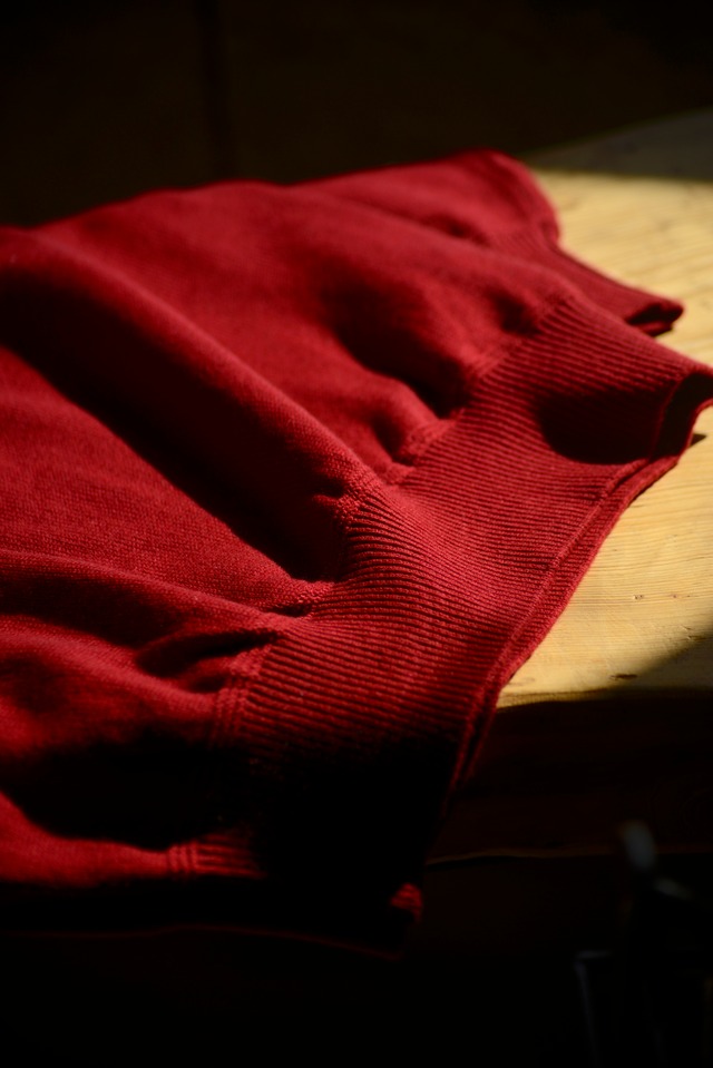 Nikki ESSENTIAL PIECES  /  Cashmere V-neck Pullover