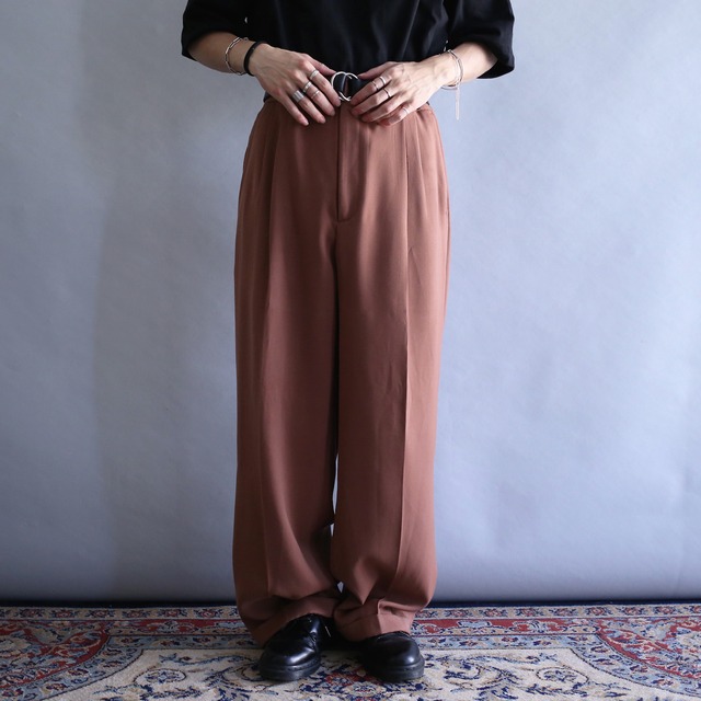 2-tuck straight silhouette pink brown wide slacks