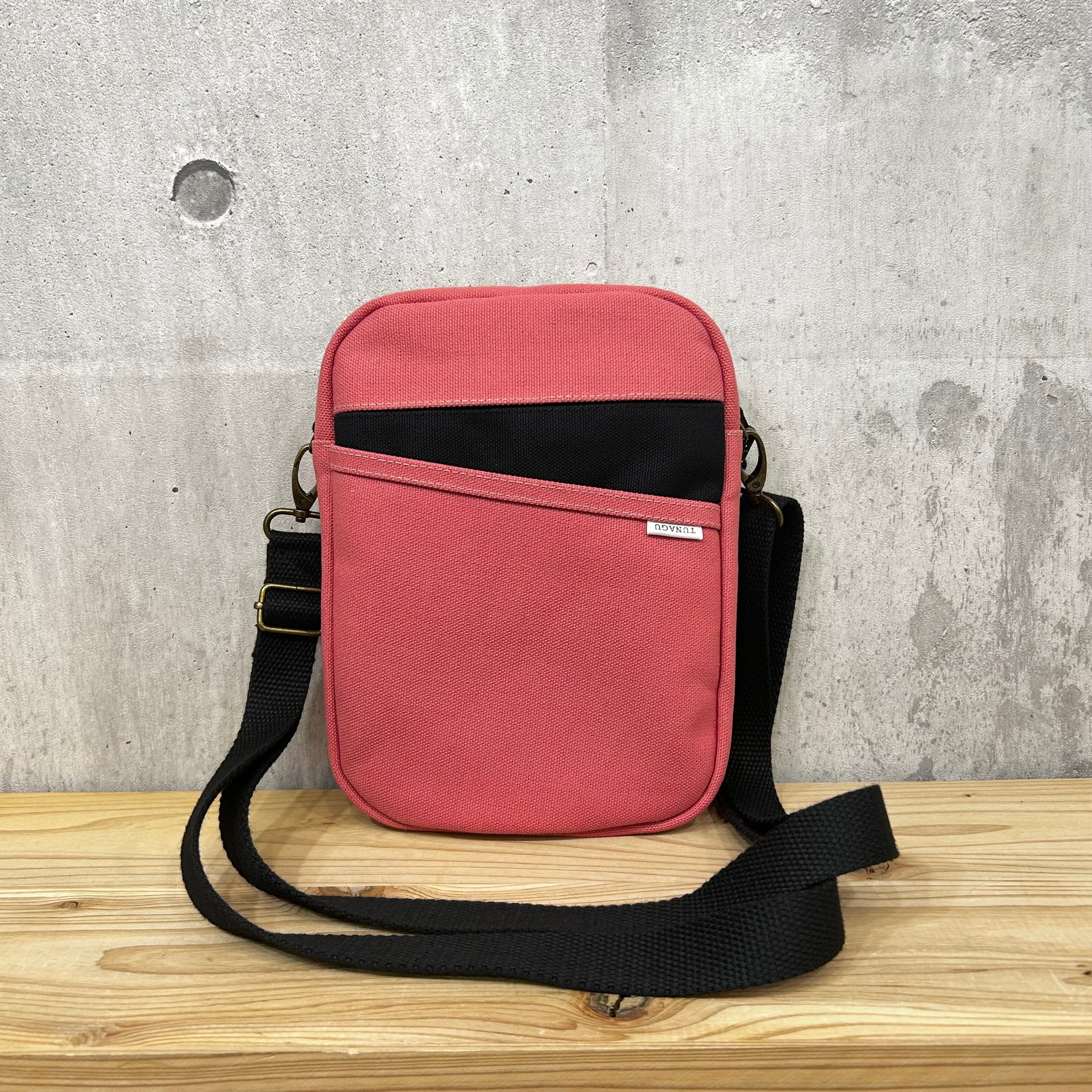 2026年新作.+*縦型square shoulder Bag 〈 ブラック 〉