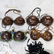 タヒチアンダンス 衣装 まとめ売り 50点以上 セット ココブラ パレオ カラアウ トップス ヒップベルト ヘアクリップ ヘアアクセサリー ネックレス ククイ シェルレイ 羽根  茶 赤 青 黄 羽織り 花柄 魚柄 楽器 小物 ブルー系 レッド系 フラダンス