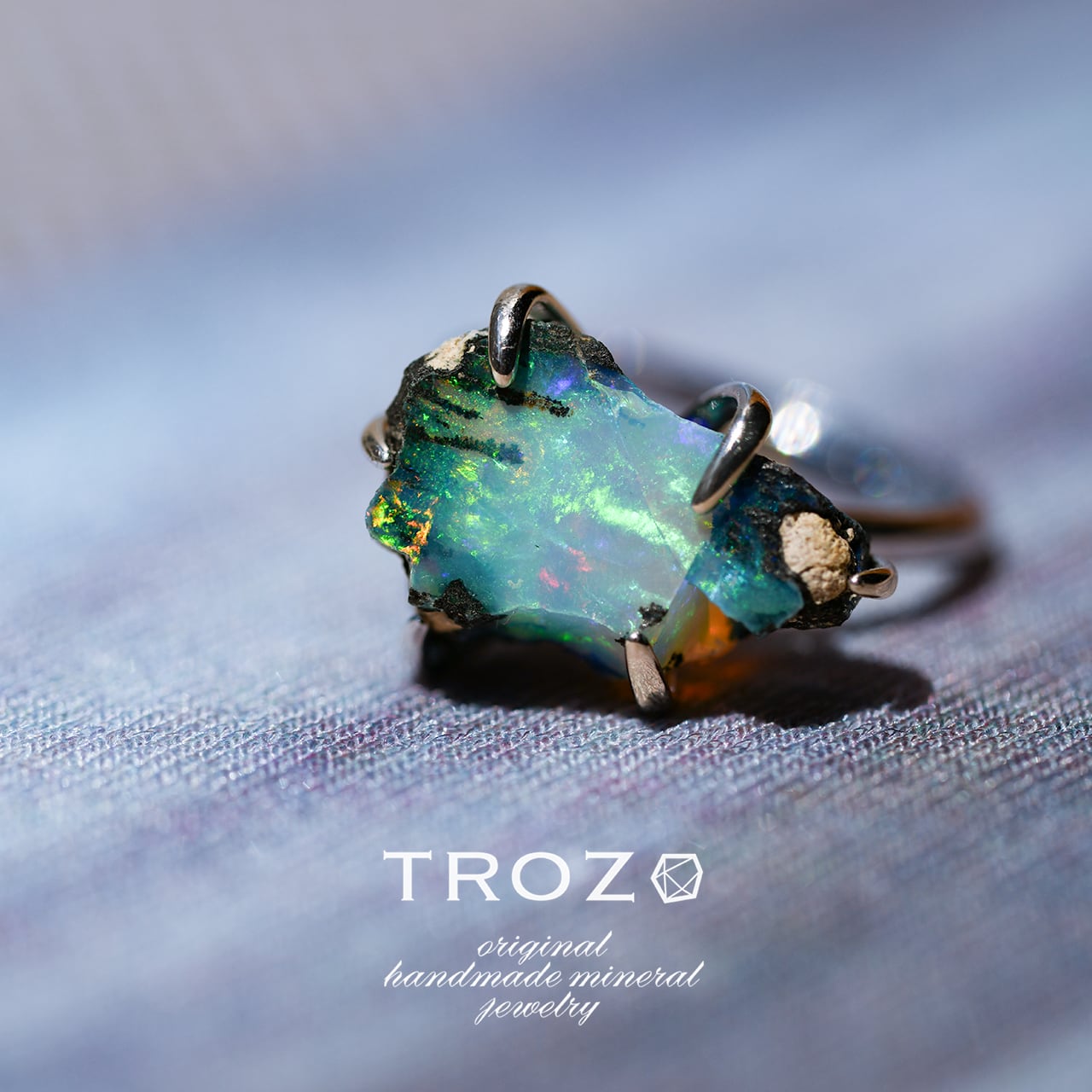 入手希少ロシア産　天然オパリン　オパライト鉱石　オパールガラス　スカル手掘り2体 002 Water Lilies Collection】 オパール 鉱物原石 フリーサイズ