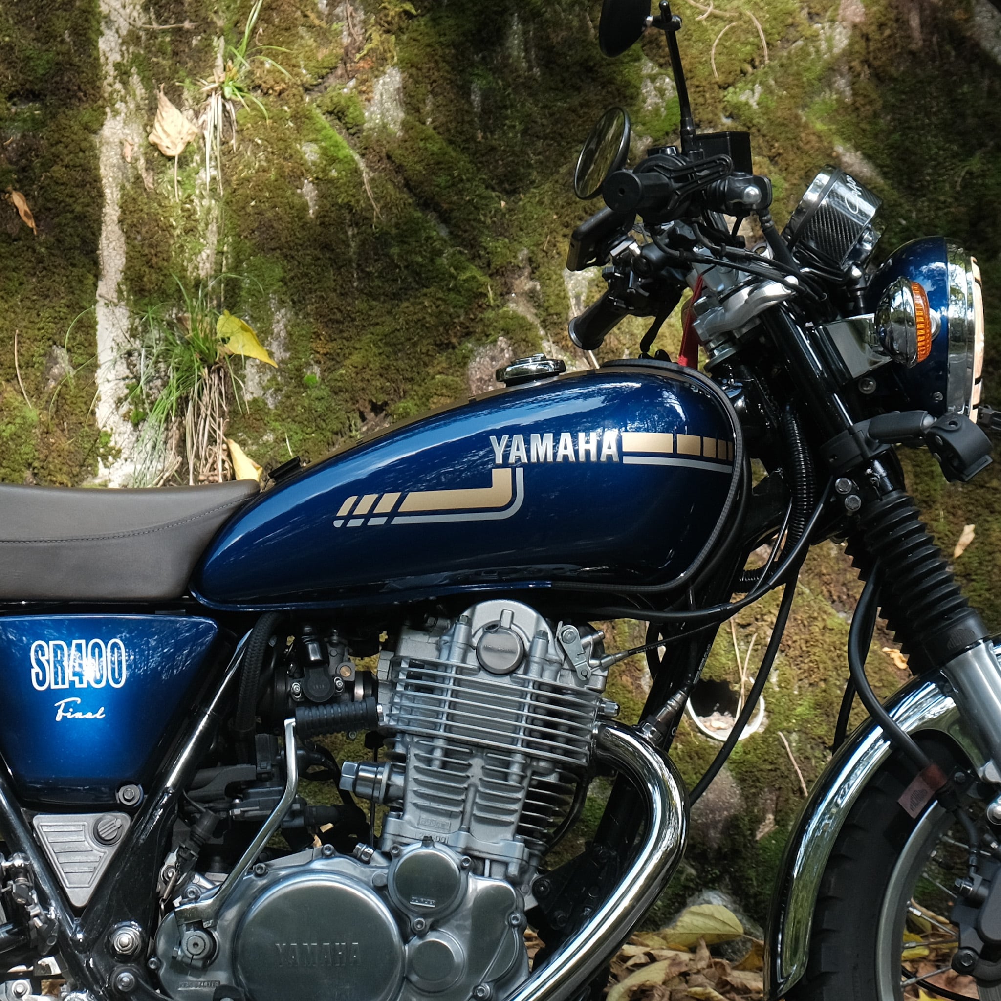 YAMAHA SR400 リアーシートカバー&ヘッドライト用デカール ネオ