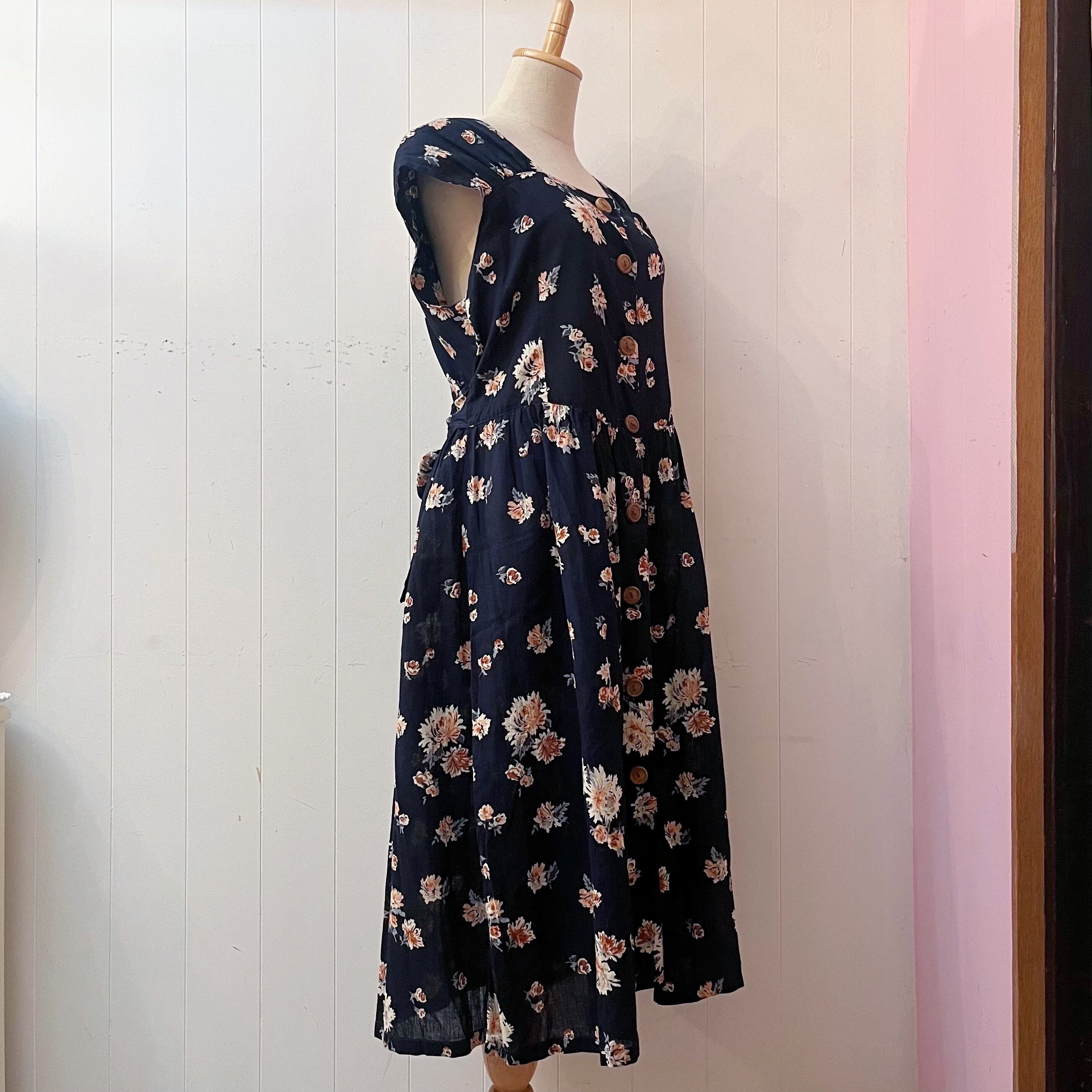 wood button flower jumper skirt