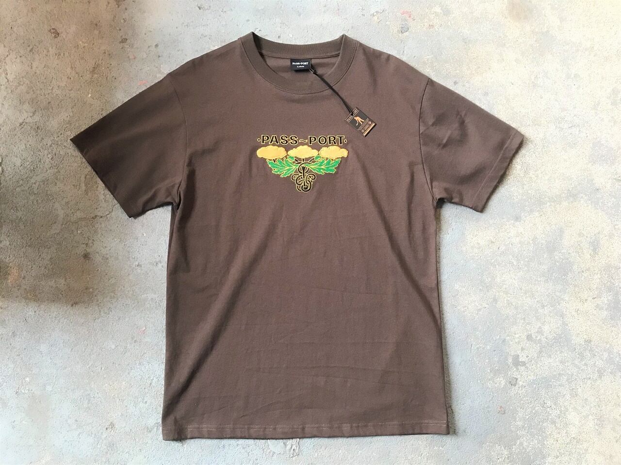 PASS~PORT emblem appliqué T-shirt BARK