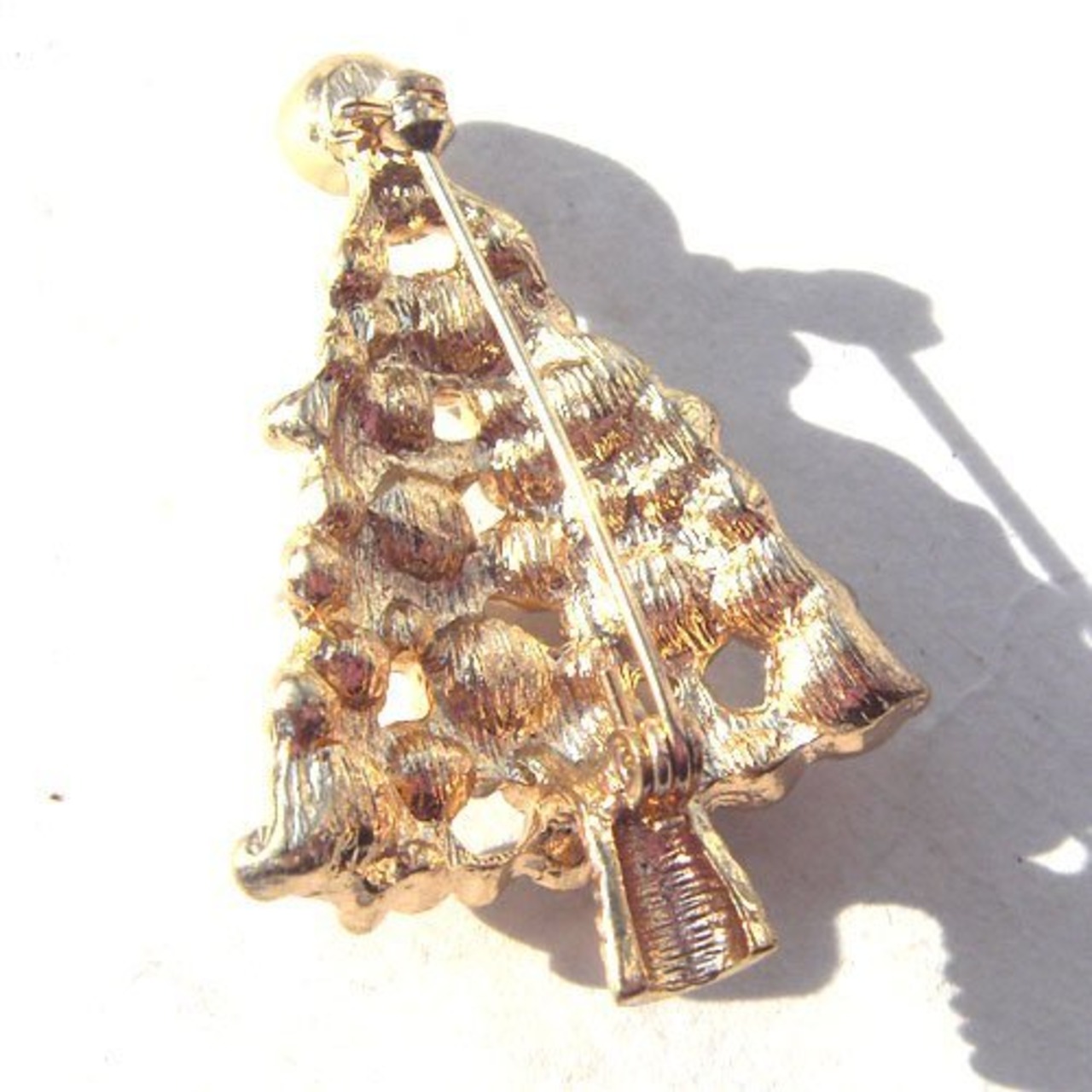 ホワイトクリスマス パール風 クリスマスツリー ブローチ パーティーにも