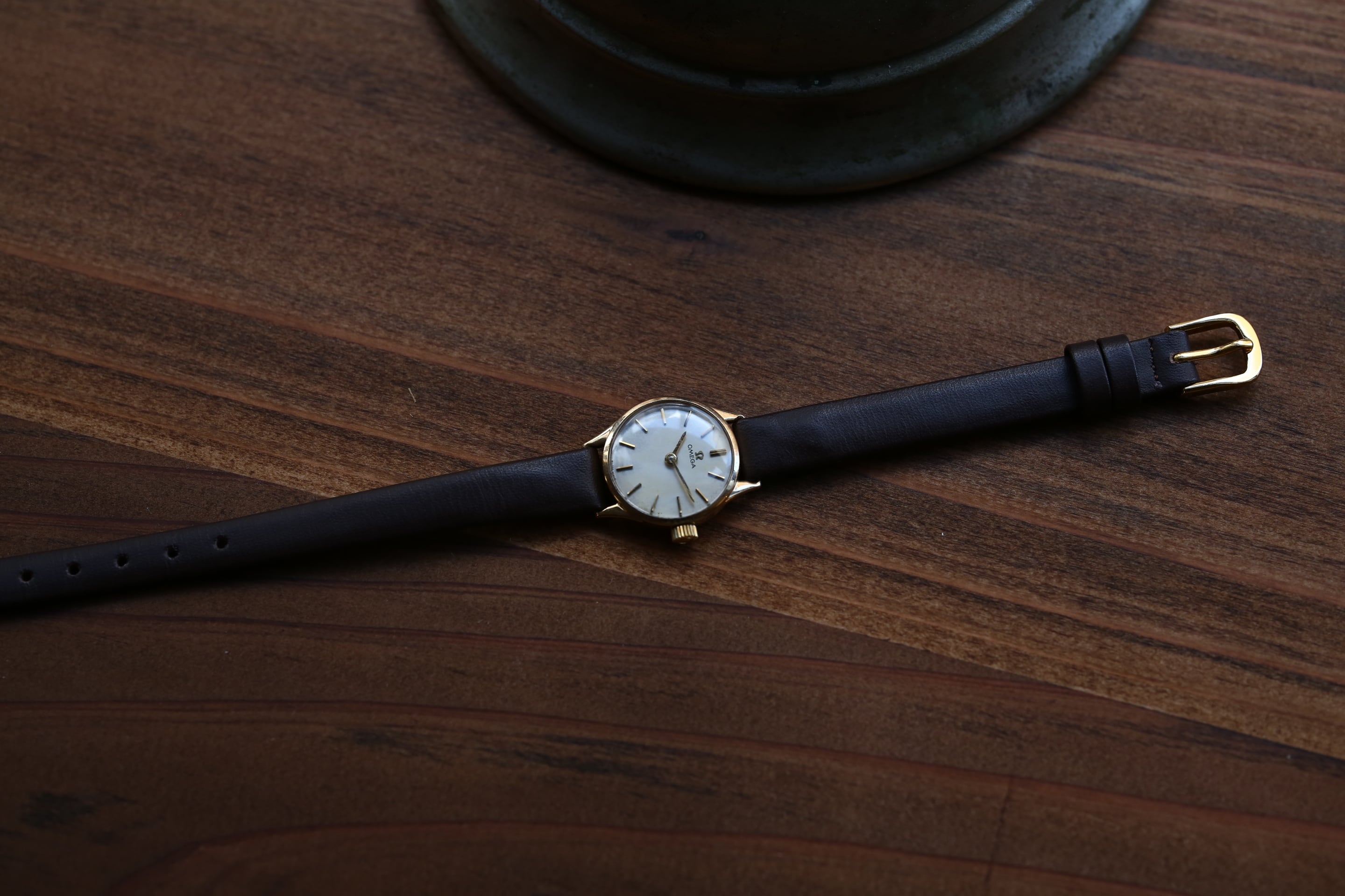 OMEGA】 1965 オメガ レディース2針 9金無垢 英国仕様 ホワイト