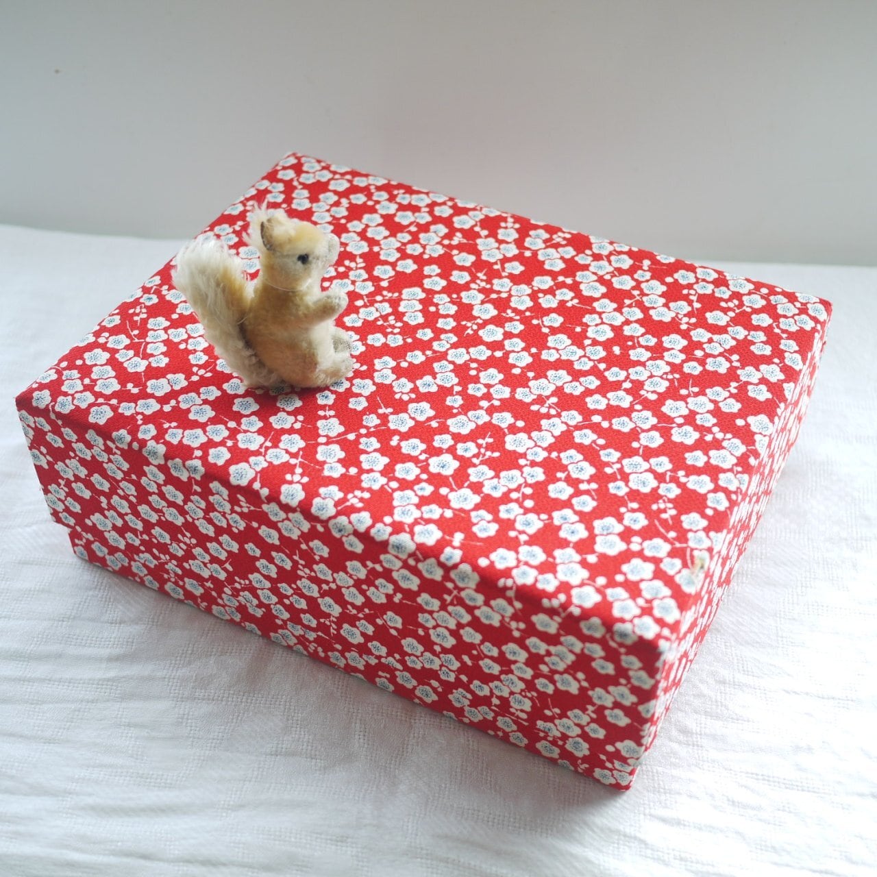 和の小物入れ 整理箱 縮緬カルトナージュ 昭和レトロ