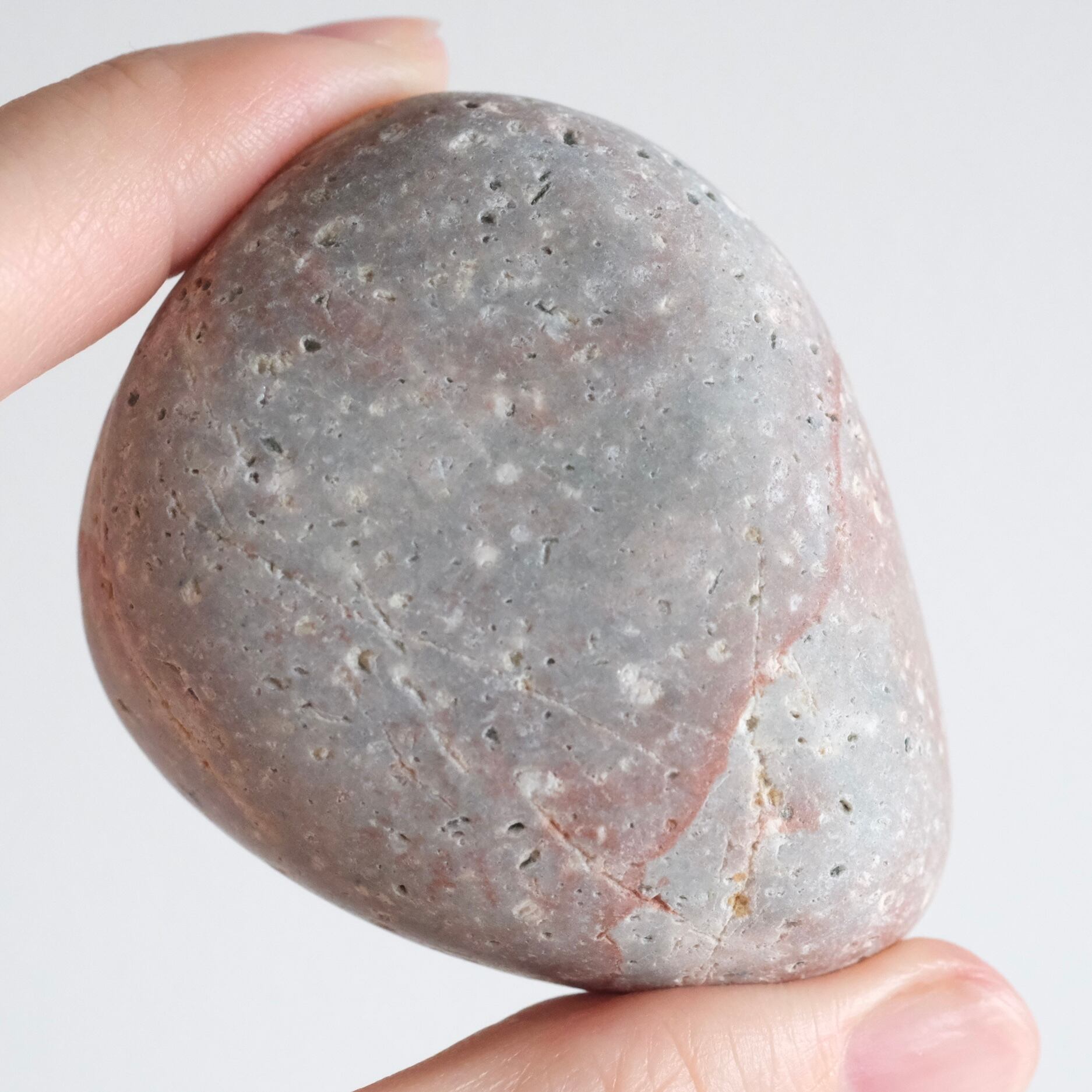 姫川薬石（赤虎） 〇 流紋岩質凝灰岩（りゅうもんがんしつぎょう