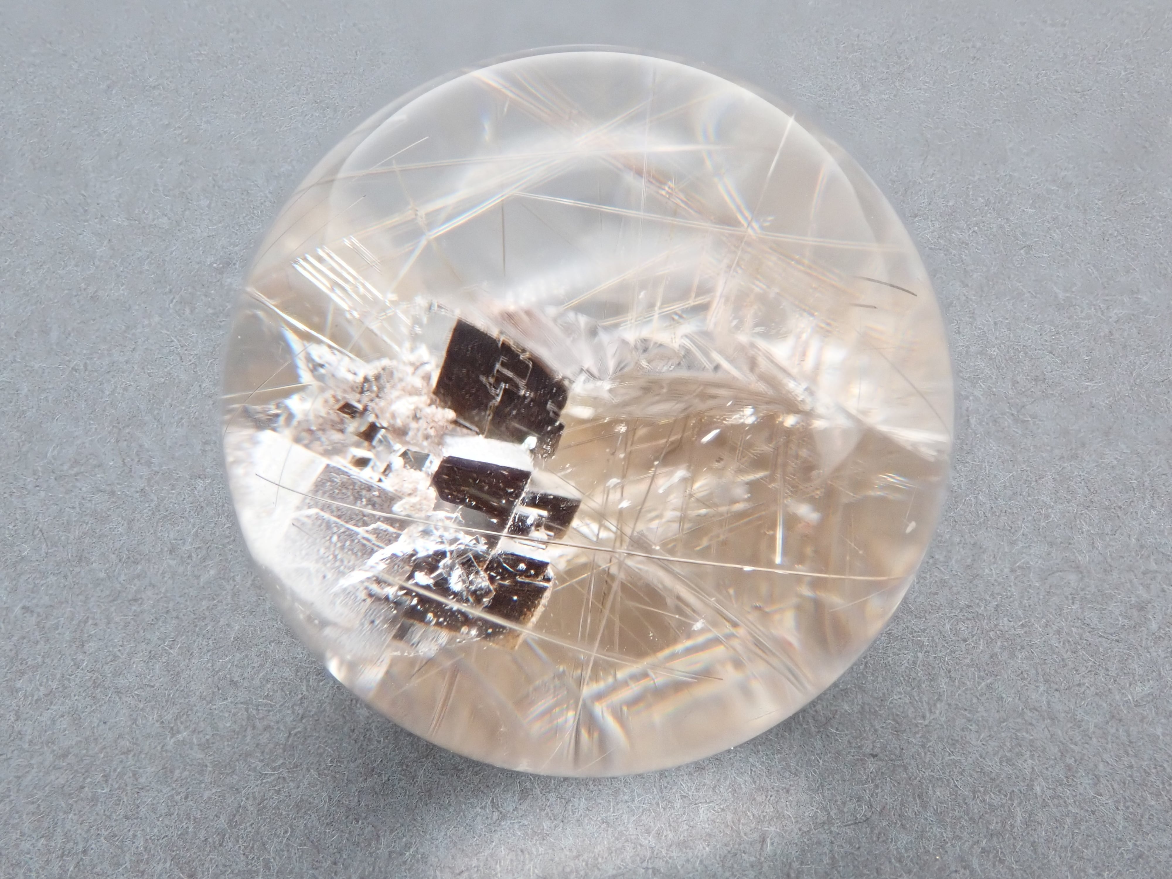【新商品】ブラジル産カルサイト・ルチルインクォーツ 59.543ct