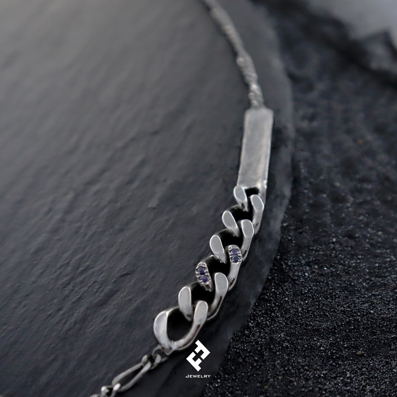 +cadenas・ バーネックレス (black+sapphire)