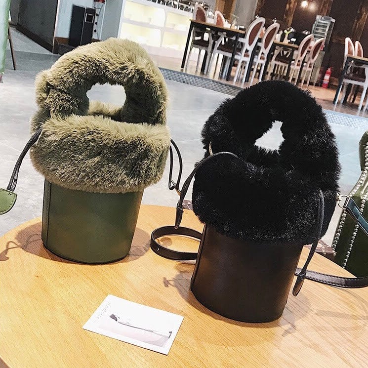 ファー付きバケツ型ショルダーバッグ ファー付きバケツバッグ 持ち手ファー ショルダーバッグ 全4色 | LILIANA
