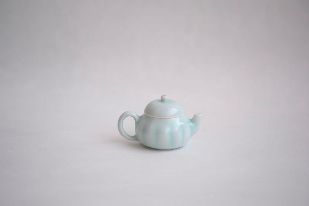 村田匠也 Takuya Murata - 青白磁茶壺 Teapot