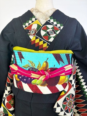 【M寸即納品あり】ポリエステル訪問着「Gentle Shield」黒に植物柄地紋