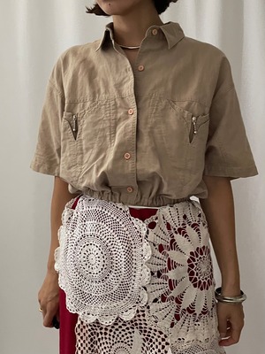 Beige zip pockets crop shirt