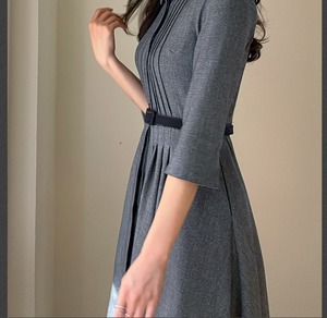 ミドル丈ハーフスリーブグレーワンピース W00670