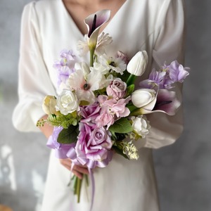 紫カラー×白チューリップクラッチブーケ☆ブートニア