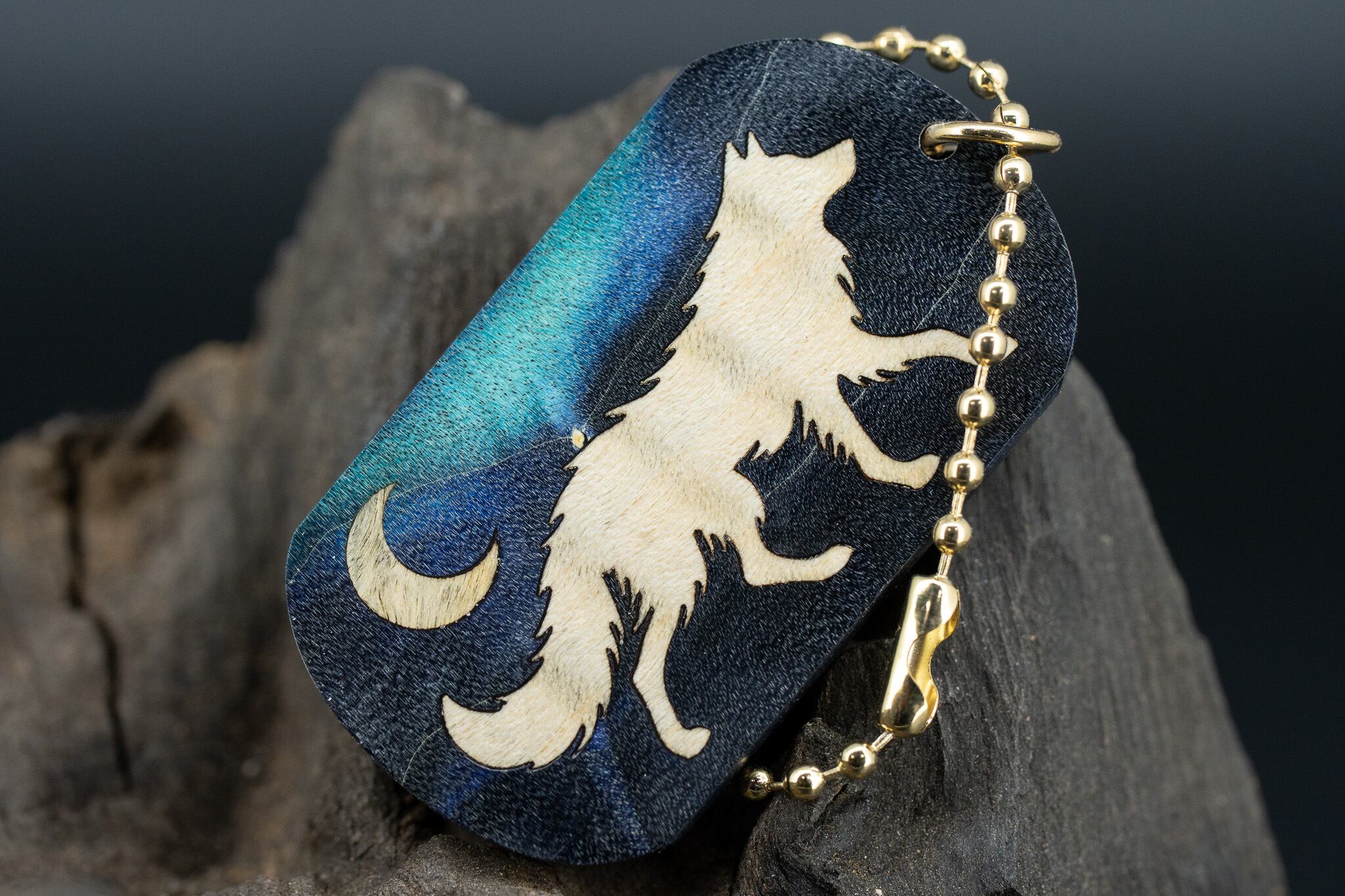 【カナダの象徴】ハードメープル瘤杢 スタビライズウッド ドッグタグ 象嵌 闊歩