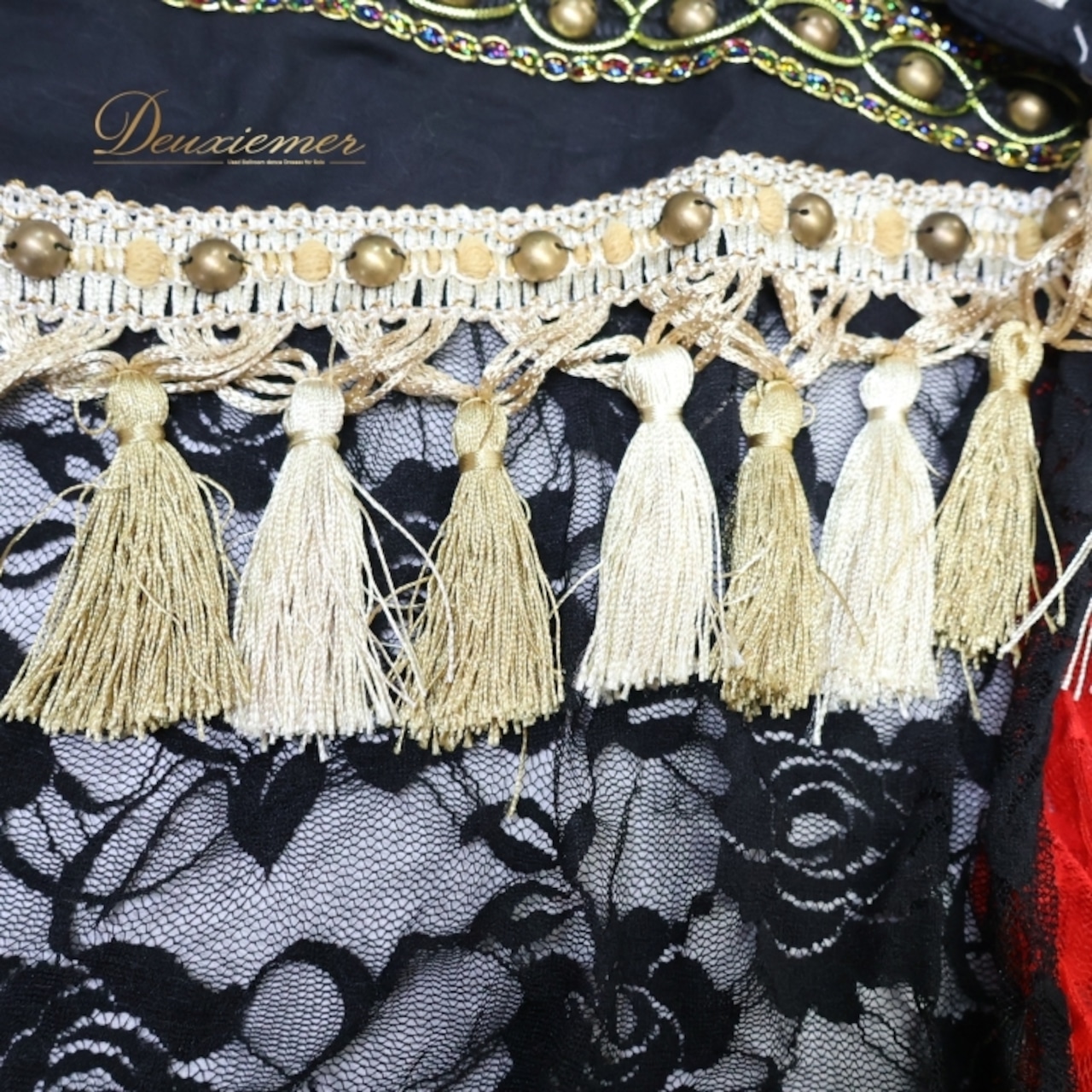 ベリーダンス 衣装 トップス ヒップスカーフ セット ブラック系 トライバル カラフル レース 花柄 豪華 装飾 タッセル かわいい 黒 赤 金 キラキラ 練習 レッスン ステージ イベント レッド系 ゴールド系