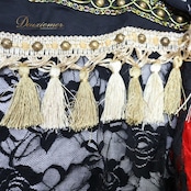 ベリーダンス 衣装 トップス ヒップスカーフ セット ブラック系 トライバル カラフル レース 花柄 豪華 装飾 タッセル かわいい 黒 赤 金 キラキラ 練習 レッスン ステージ イベント レッド系 ゴールド系