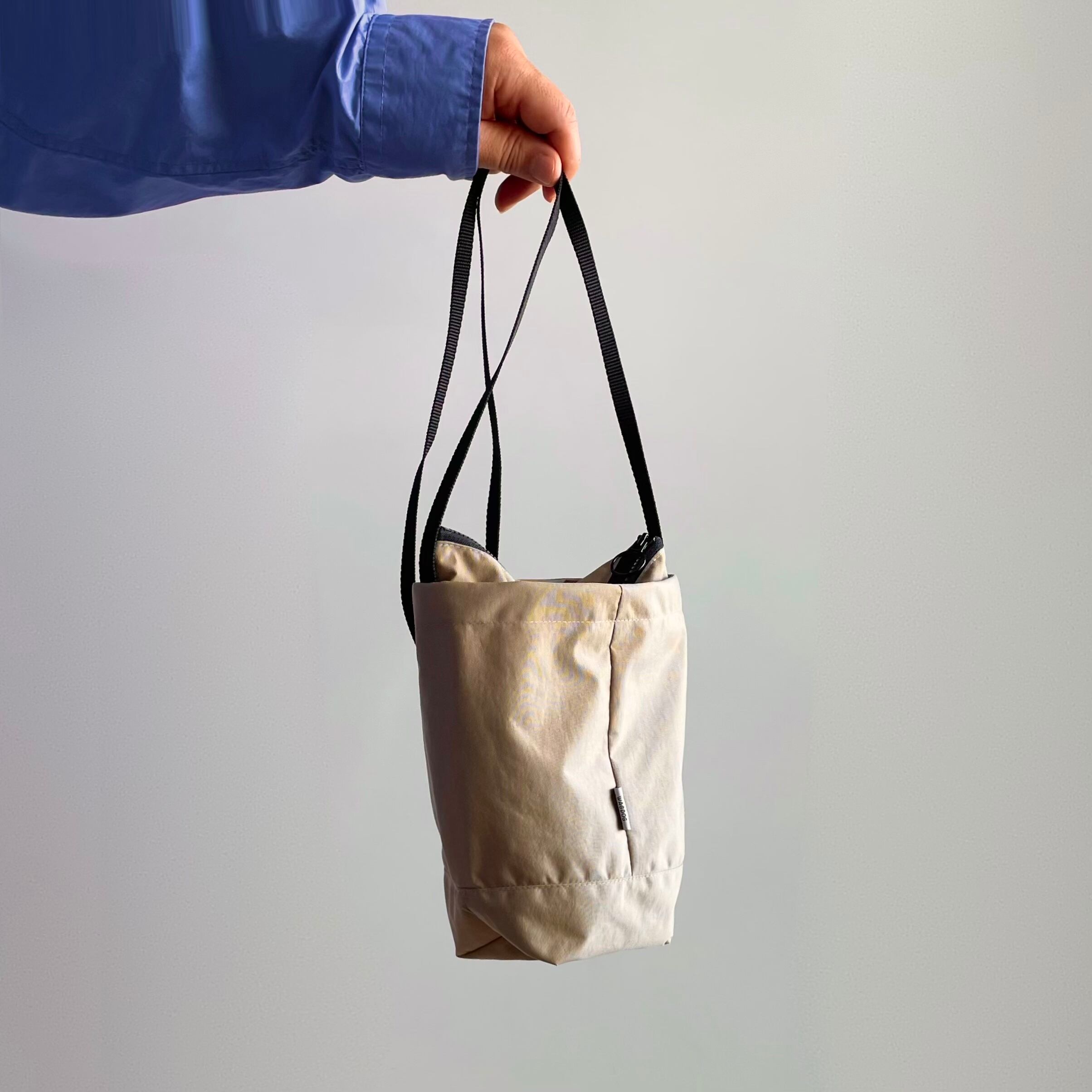 超軽量・防水ナイロン / 長財布対応ショルダーバッグ / ベージュ | wågdog