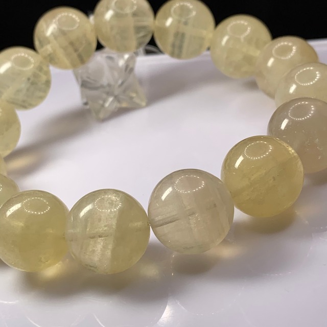 3.ミルキーイエローフローライトブレスレット