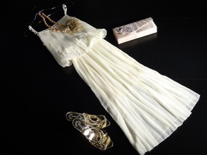 ★Ｆ☆花コサージュ付ロング丈のプリーツワンピ(OPN7563)