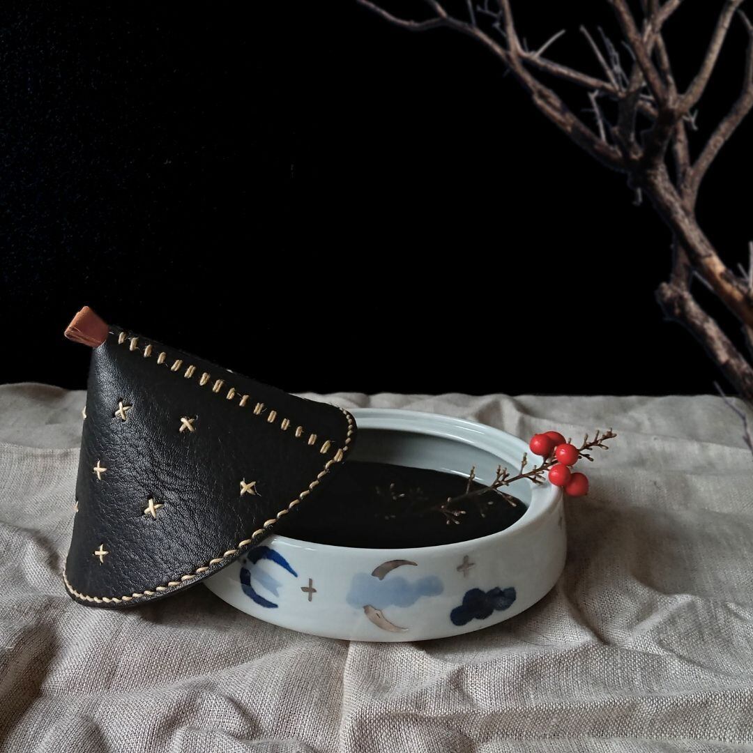 とんがり屋根の陶器「Night Fright」 十二月窯 × tetote