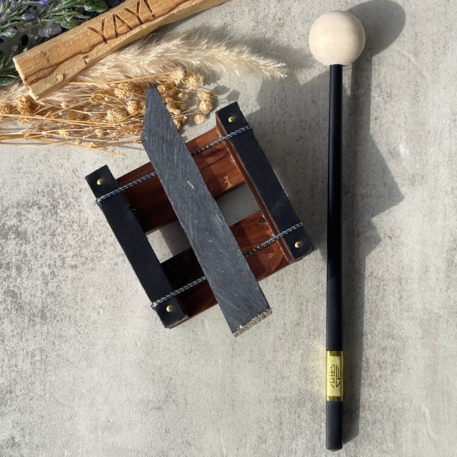 癒しの音を奏でる石【香川産 サヌカイト】石琴 カンカン石 ② 鉱物 天然石 パワーストーン