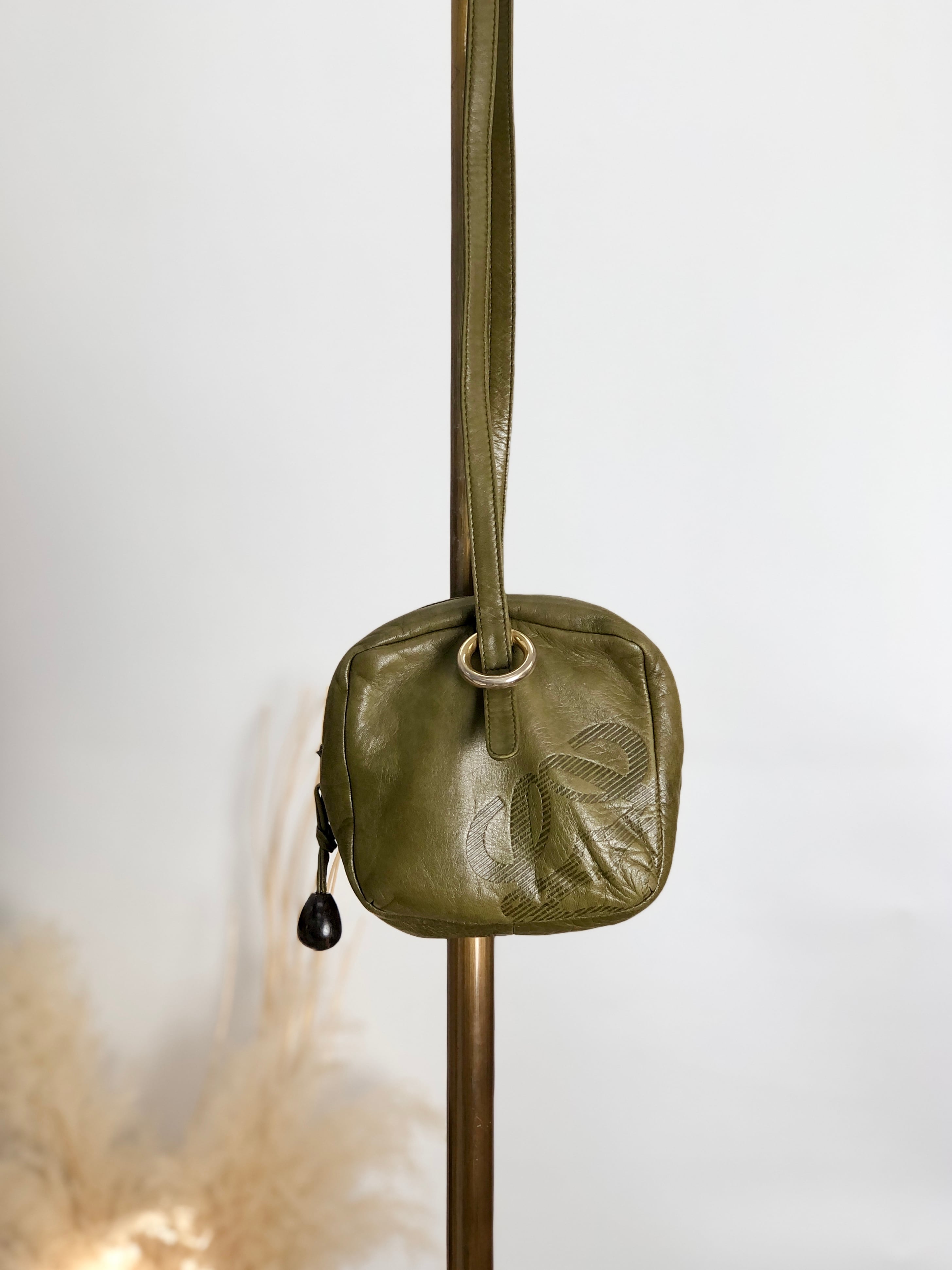 LOEWE ロエベ ショルダーバッグ カーキ アナグラム ナッパレザー