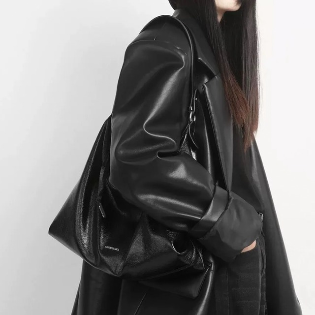 Slouchy black textured hobo bag C1356