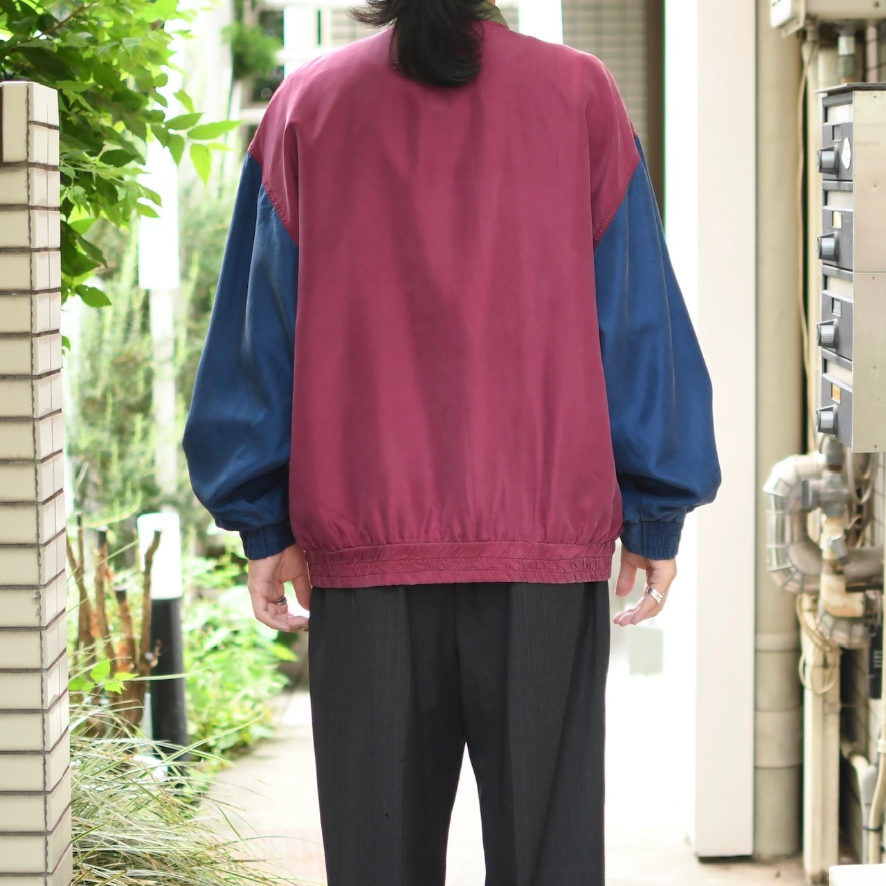 snap button type switching design silk blouson