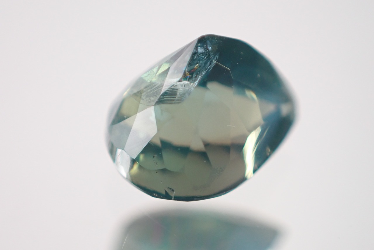 アレキサンドライト (IGI鑑別書付) 0.68ct 【D8-50】