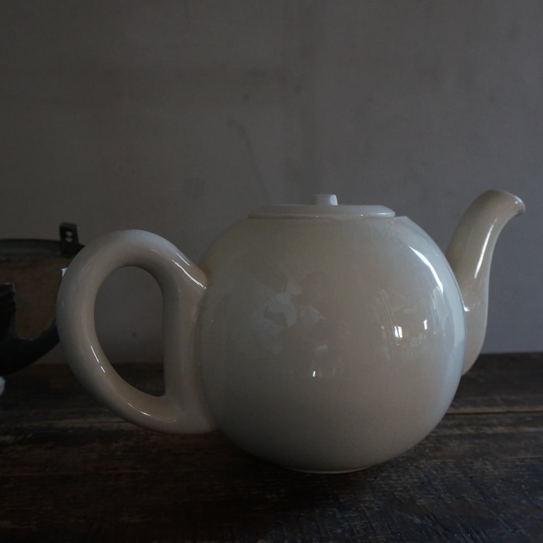 古いイギリスの陶器ポット