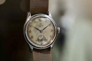 【OMEGA】 1940’s オメガ オフィサー スウェーデンモデル ホワイトダイヤル ブルースチール仕様  / Vintagewatch / officer / Cal.26.5