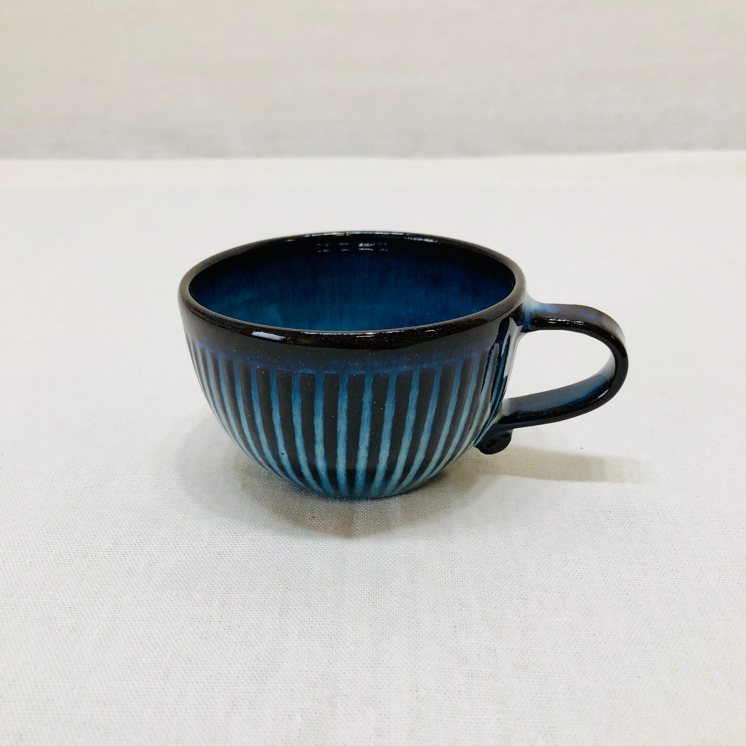 藁灰釉しのぎマグカップ | 梵良窯