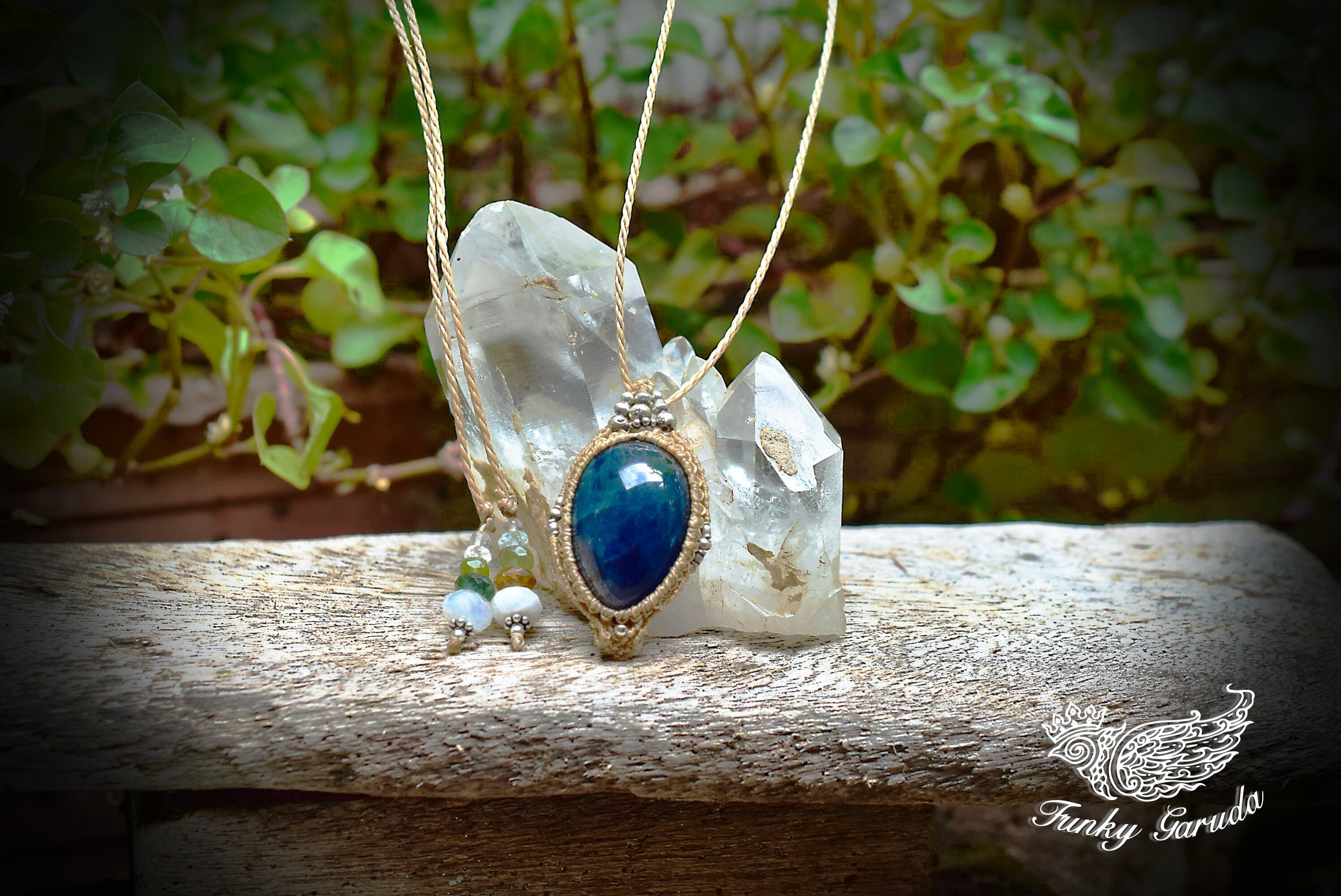 キラキラ☆シラー入り☆ブルーアパタイト マクラメペンダントapa005