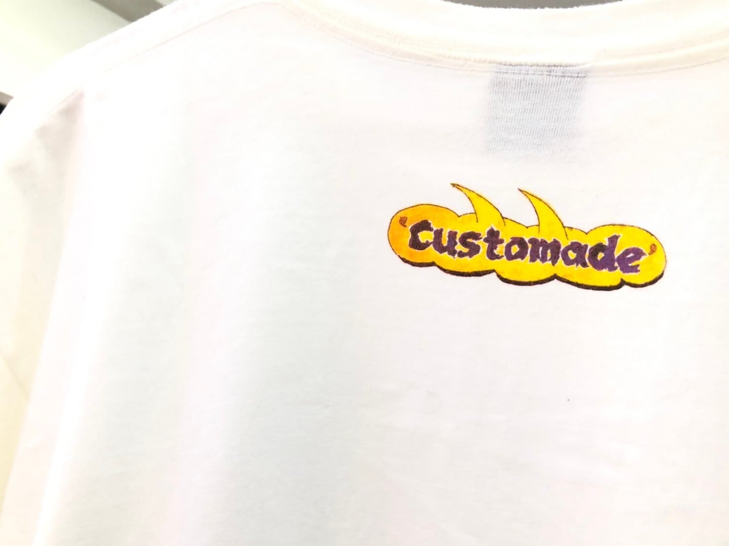STUSSY × アーティスト CUSTOMADE Tシャツ