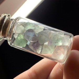 5.フローライト八面体×瓶