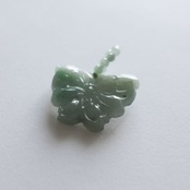 幸せの知らせを運んでくる生き物 緑蝶 ペンダントトップ A貨翡翠 jd_pt1001