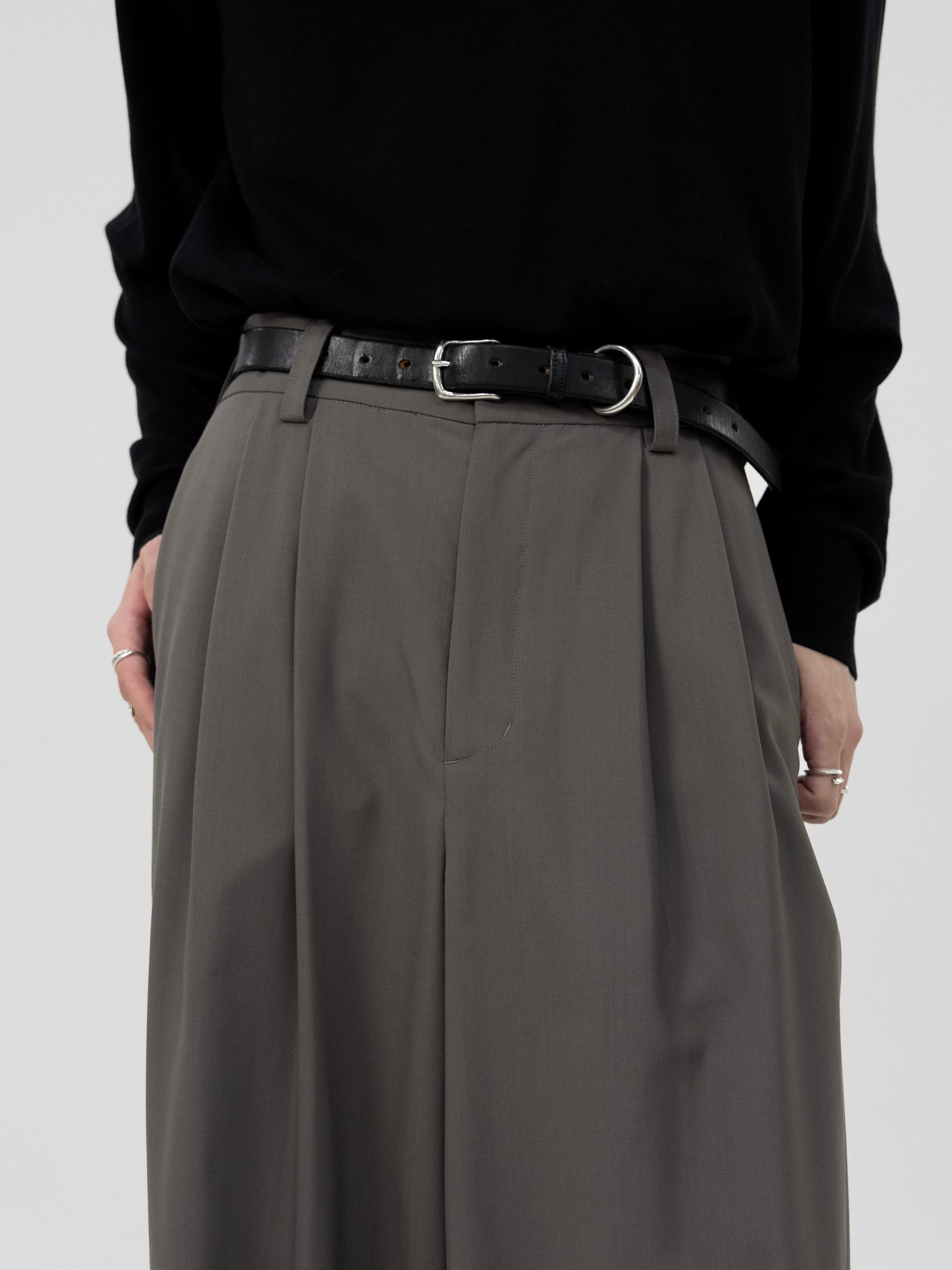 TWO TUCK WOOL WIDE TROUSERS【G.BROWN】 | lapiis