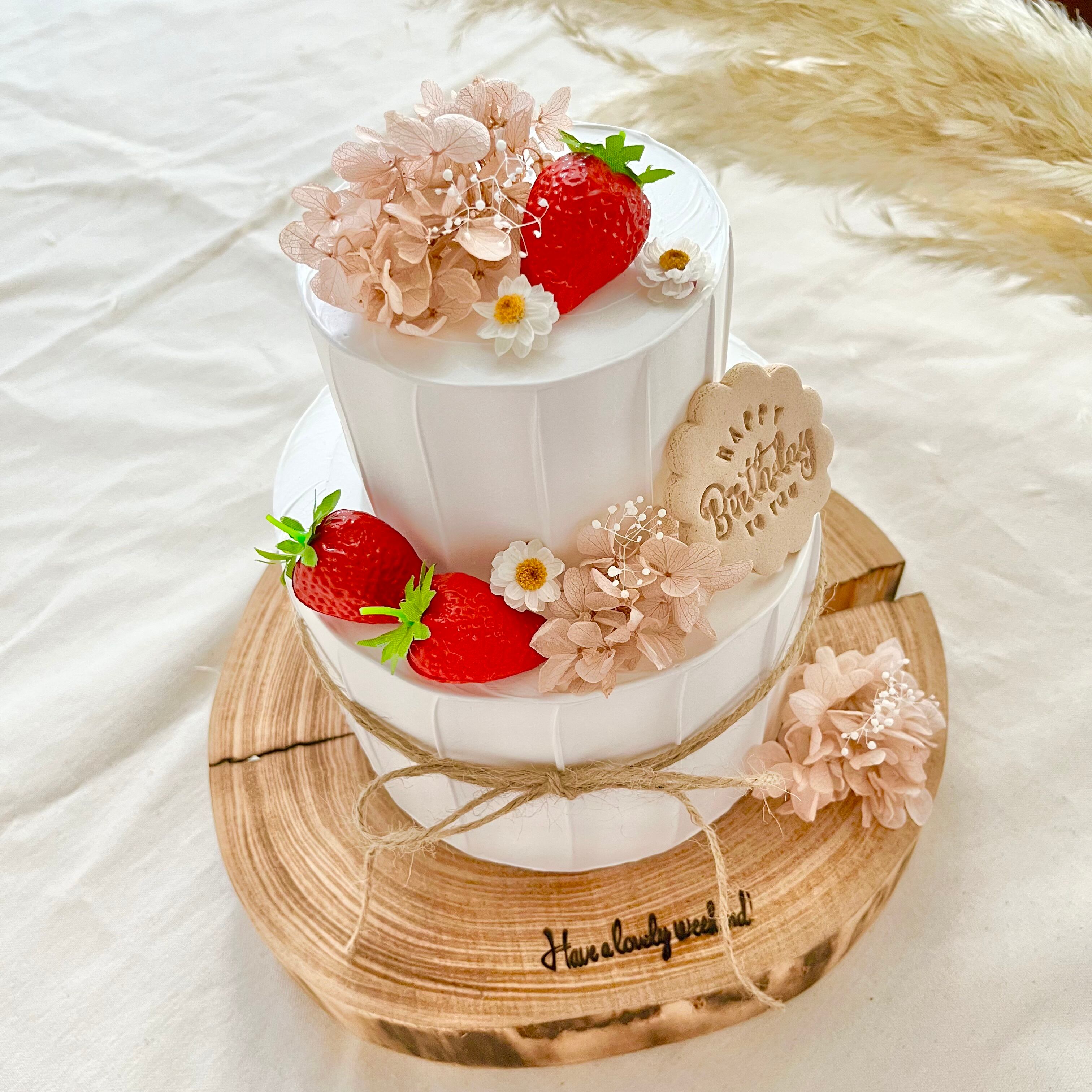 再販】苺とくすみピンク紫陽花のクレイケーキ♡ | PAY ID