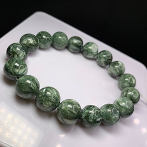 1.艶が綺麗✩セラフィナイトブレスレット