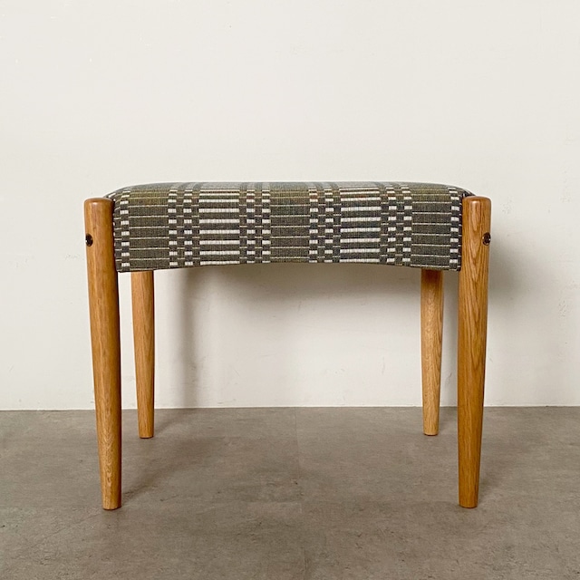 Foot stool with Johanna Gullichsen Helios / CH104